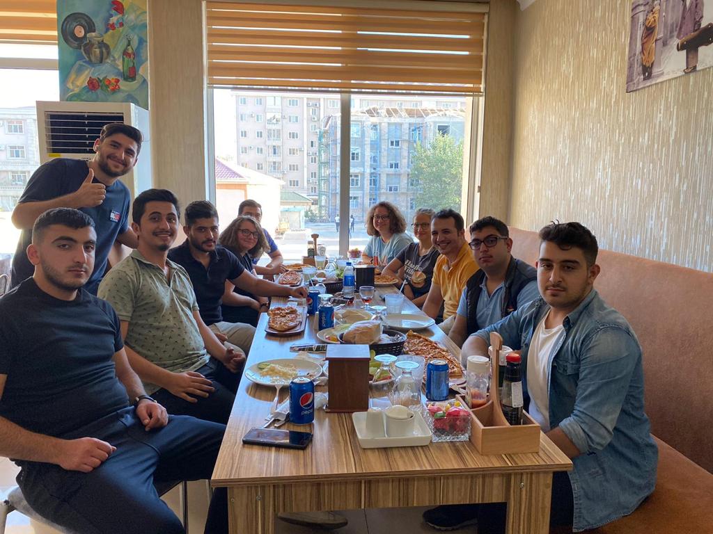 nahcivan-devlet-universitesi-ogrencileri-1